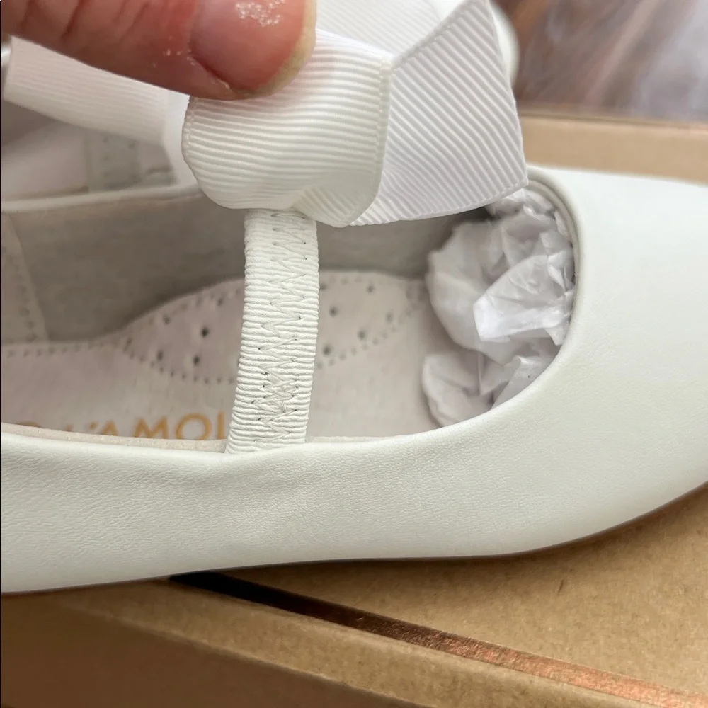 L’amour White Dress Shoes with Bow - Picture 5 of 7